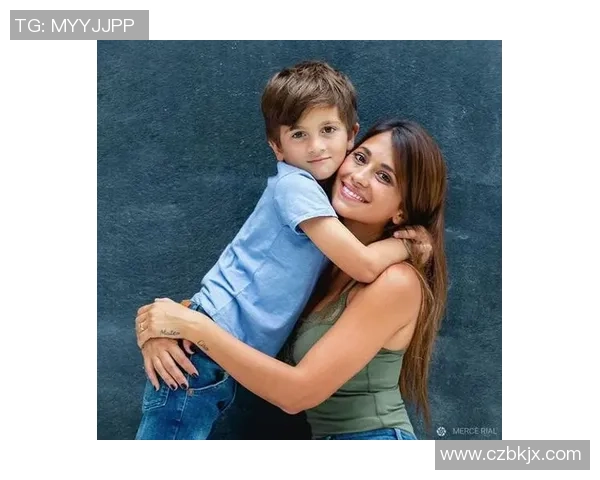 足球明星郑州女友甜美照片曝光引发热议网友纷纷点赞评论不断